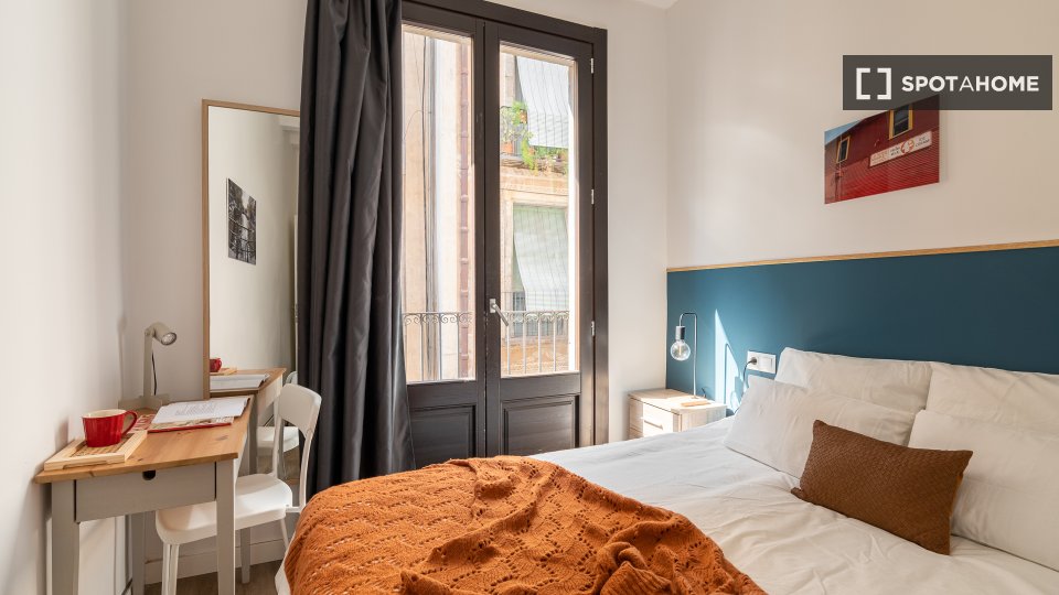 Double room Barcelona, 5 beds, 90m² — photo 2