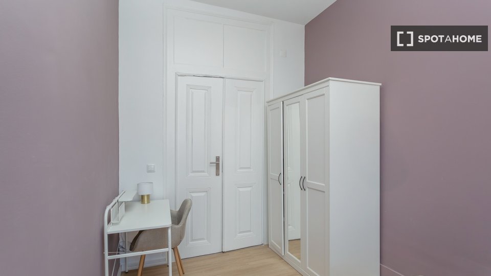 Double room Lisbon, 9 beds — photo 20
