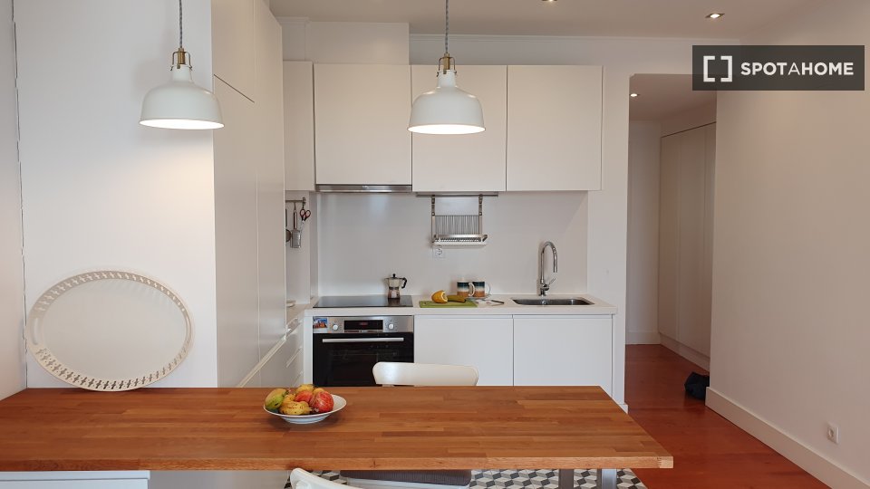 Apartment Lisbon, 1 bed, 65m² — photo 18