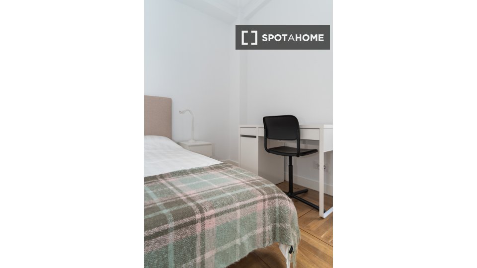 Double room Madrid, 10 beds, 380m² — photo 18