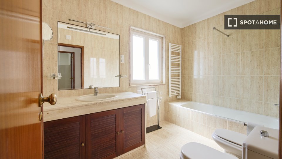 Double room Lisbon, 6 beds, 150m² — photo 9