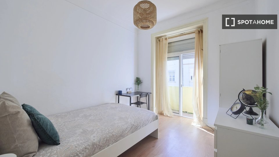 Double room Lisbon, 4 beds — photo 9