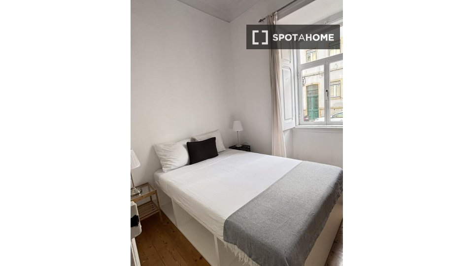 Apartment Lisbon, 2 beds, 75m² — photo 20