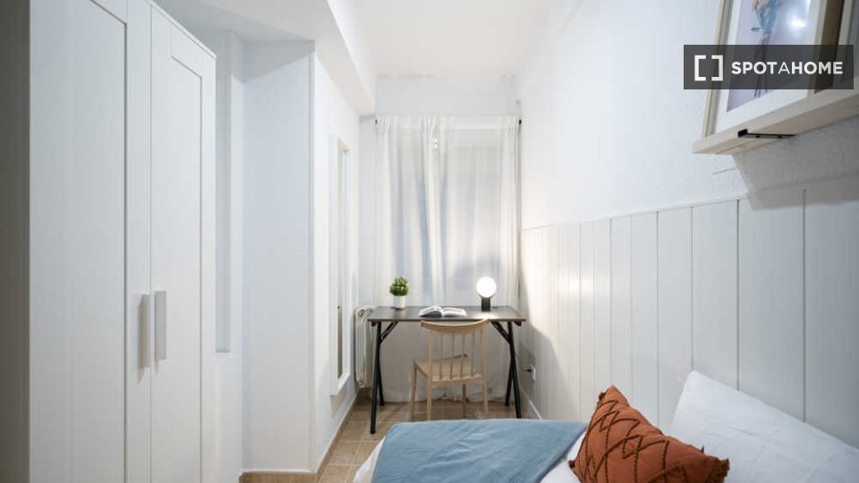 Double room Madrid, 25 beds — photo 61