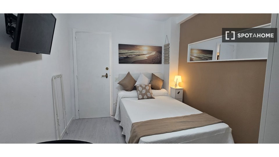 Double room Alcala_De_Henares, 5 beds, 120m² — photo 11