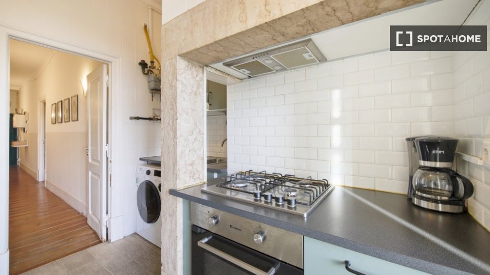 Double room Lisbon, 6 beds — photo 18