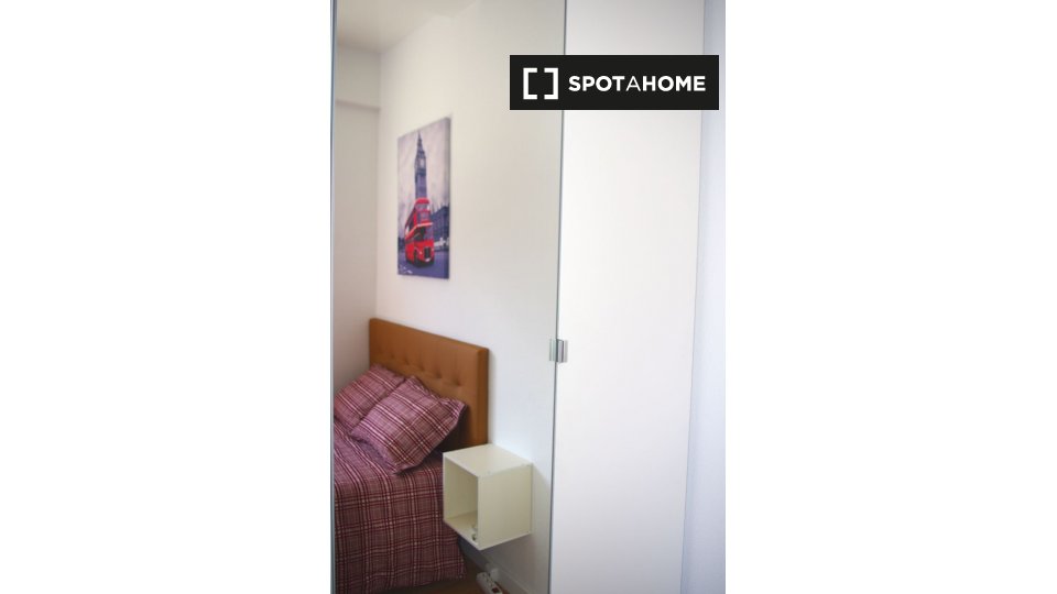 Double room Madrid, 5 beds, 140m² — photo 8