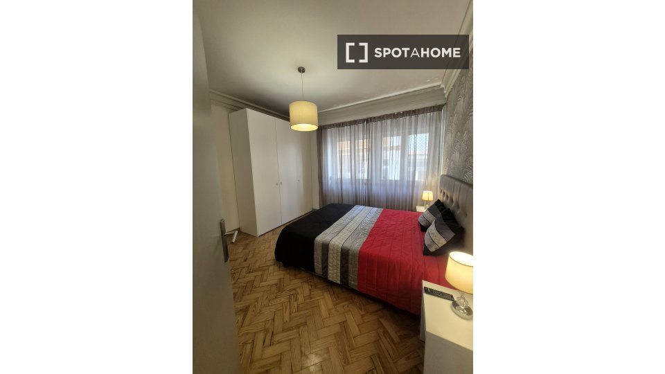 Apartment Lisbon, 4 beds, 100m² — photo 7