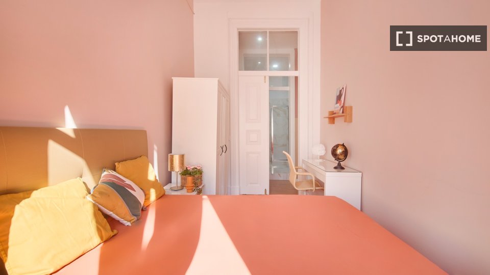 Double room Lisbon, 9 beds — photo 32