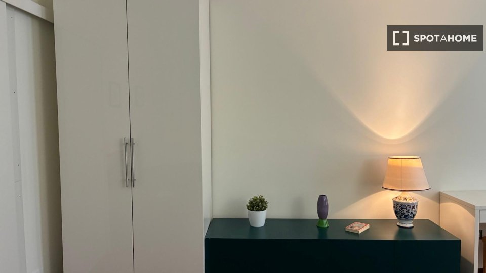 Double room Milan, 4 beds — photo 38