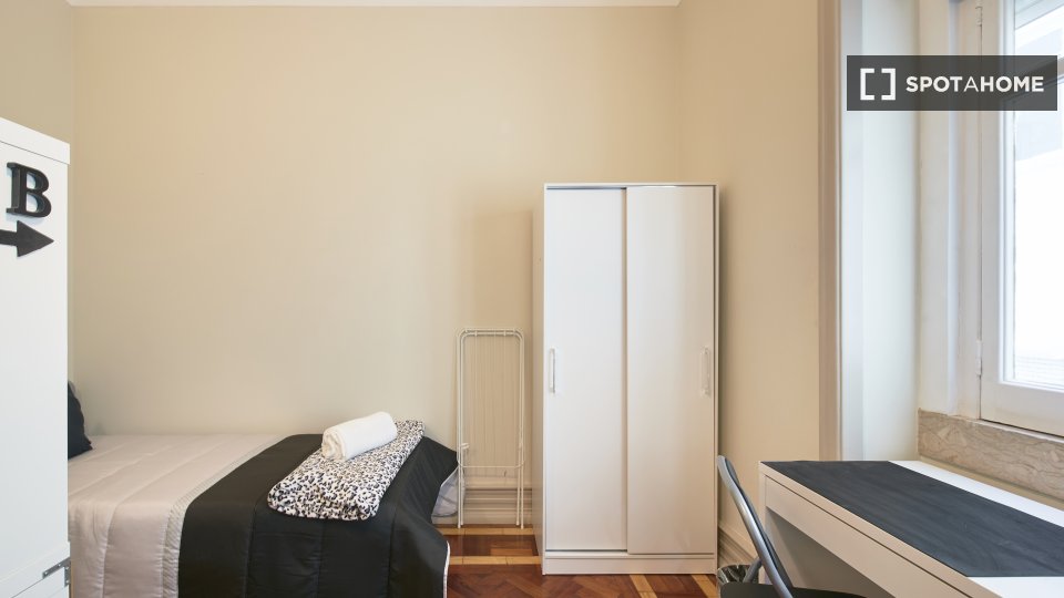 Double room Lisbon, 9 beds — photo 22
