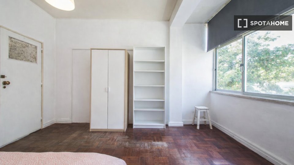 Double room Lisbon, 6 beds — photo 31
