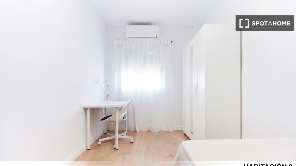 Double room Seville, 3 beds — photo 32