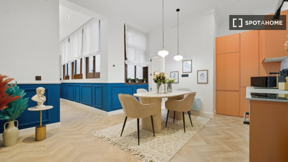 Double room Madrid, 3 beds, 82m² — photo 6