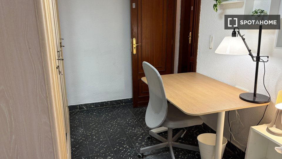 Double room Valencia, 5 beds, 120m² — photo 10