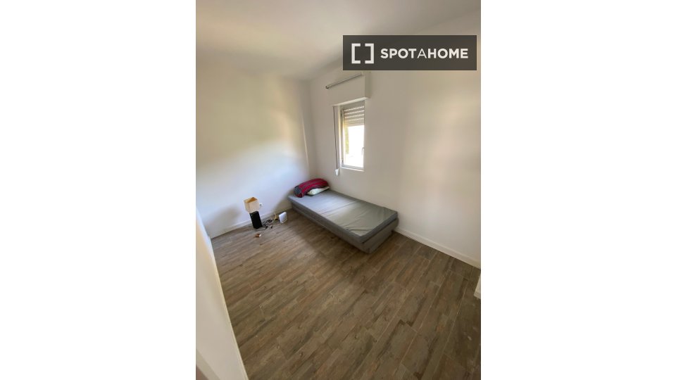 Double room Lisbon, 6 beds — photo 17