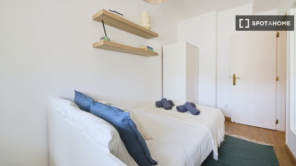 Double room Lisbon, 6 beds — photo 16