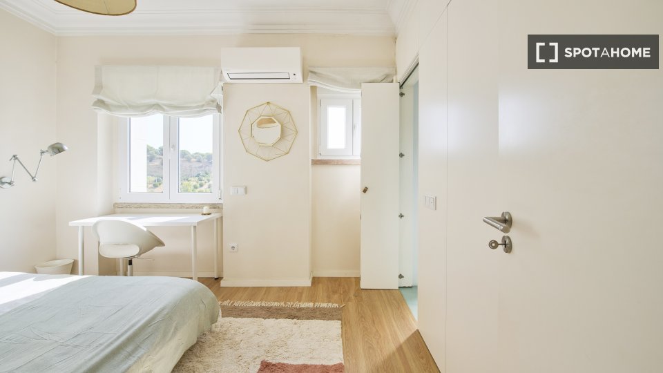 Double room Lisbon, 4 beds — photo 4