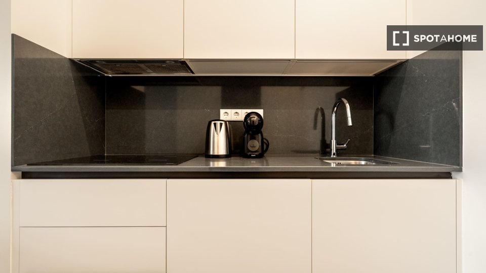 Apartment Lisbon, 2 beds, 82m² — photo 9