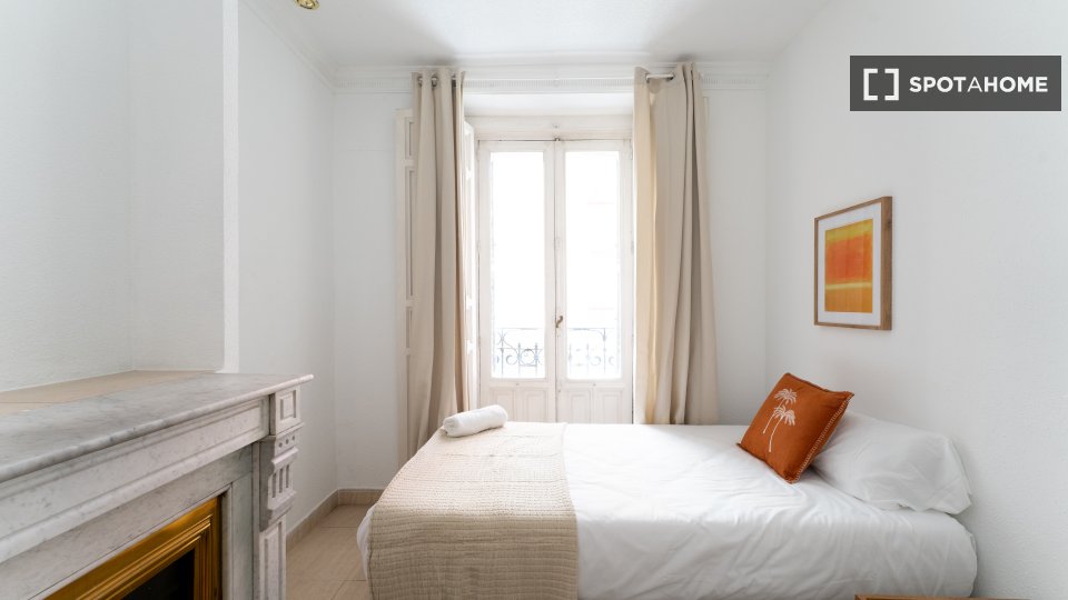 Double room Madrid, 7 beds — photo 5