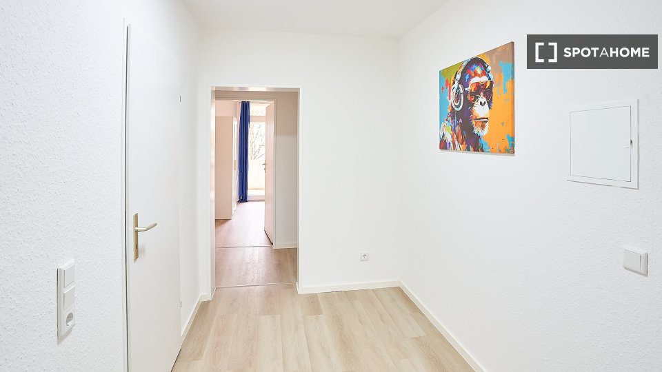 Double room Dusseldorf, 3 beds, 61m² — photo 7