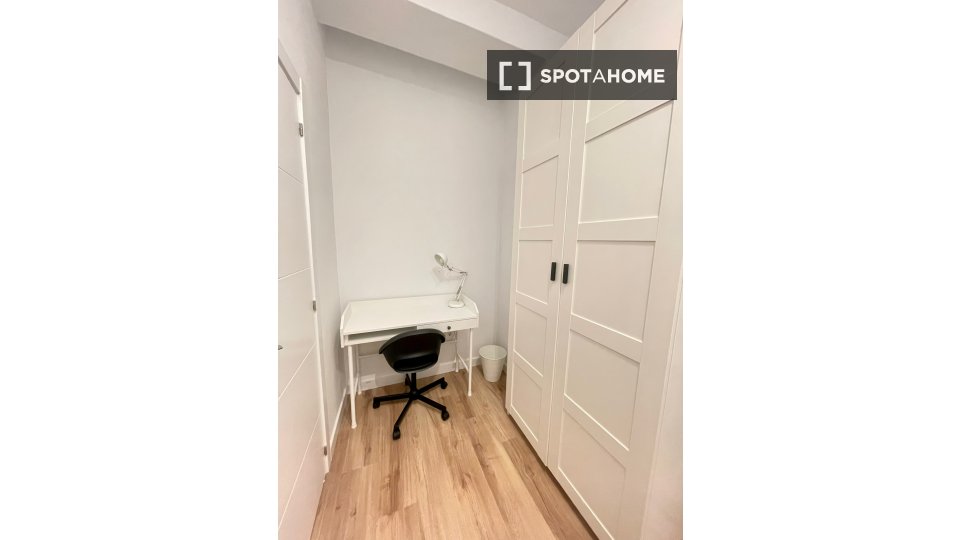 Double room Madrid, 5 beds — photo 13