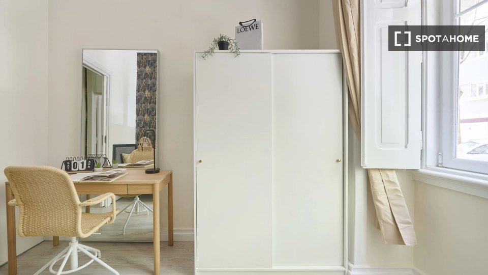 Double room Lisbon, 5 beds — photo 8