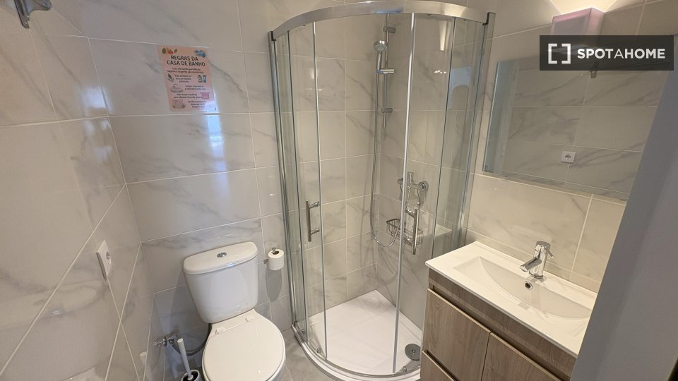 Double room Lisbon, 4 beds, 90m² — photo 2