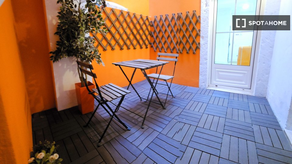 Apartment Lisbon, 2 beds, 79m² — photo 5