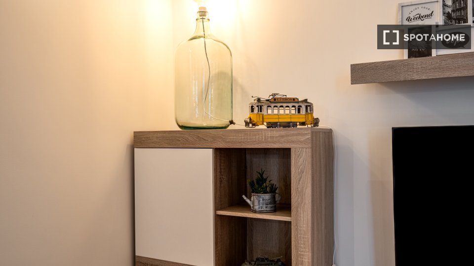 Apartment Lisbon, 2 beds, 126m² — photo 11