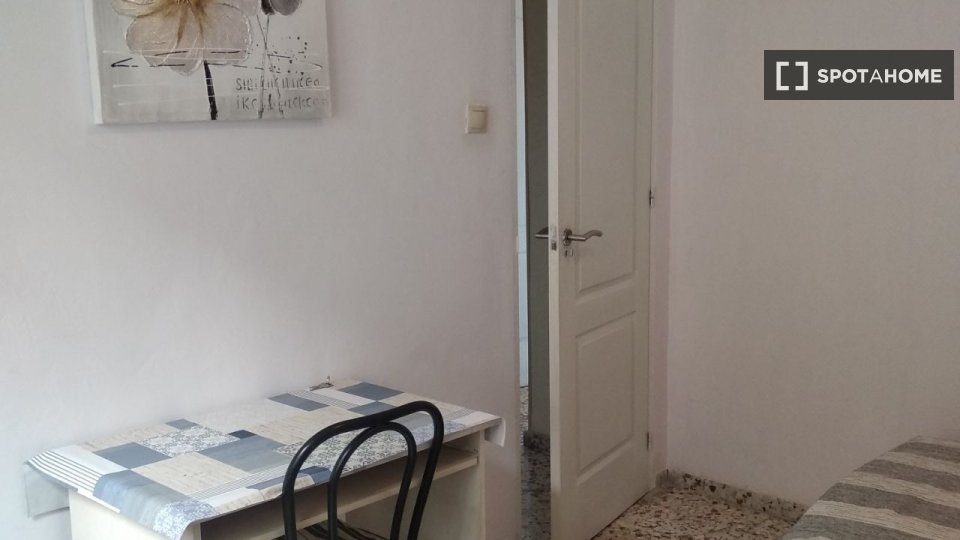 Double room Alicante, 3 beds — photo 6