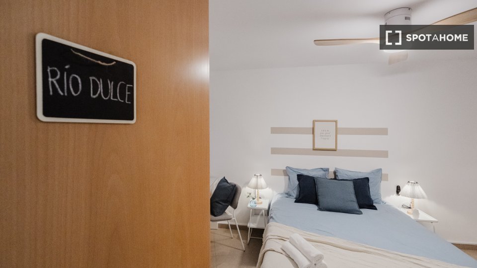 Double room Barcelona, 3 beds, 62m² — photo 19