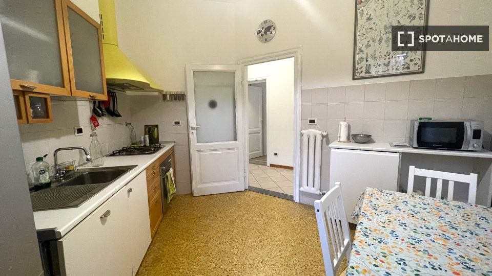 Double room Florence, 4 beds, 90m² — photo 3