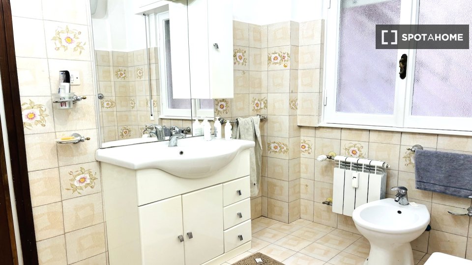 Double room Rome, 3 beds — photo 15