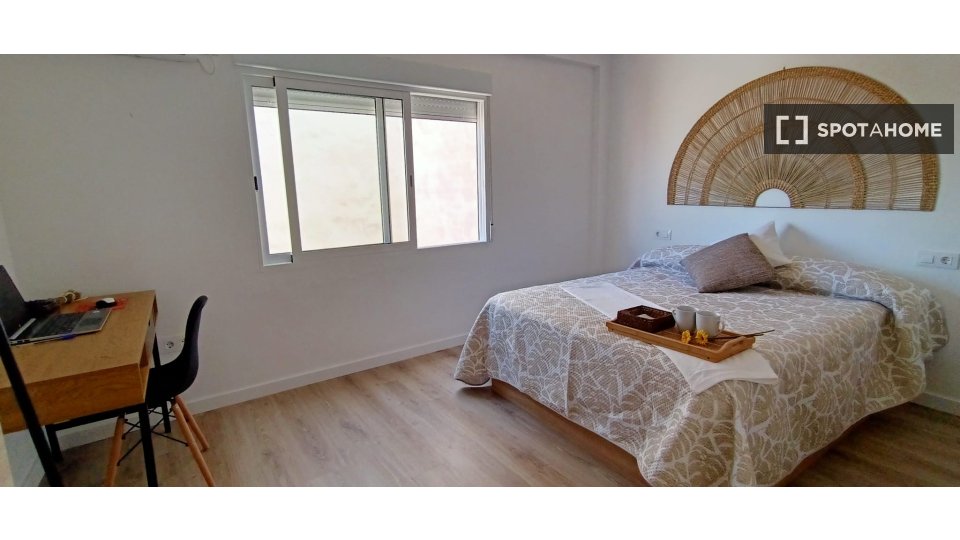 Double room Valencia, 5 beds, 105m² — photo 5