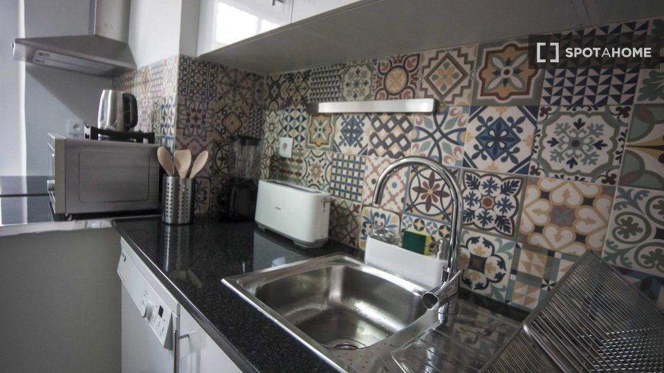 Double room Lisbon, 4 beds — photo 8