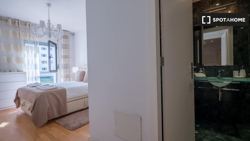 Apartment Lisbon, 2 beds, 100m² — photo 9
