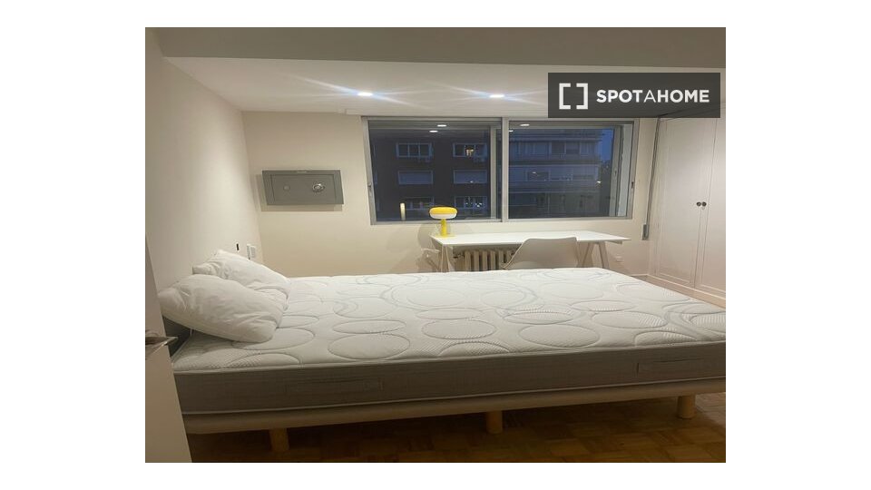 Double room Madrid, 7 beds, 170m² — photo 19