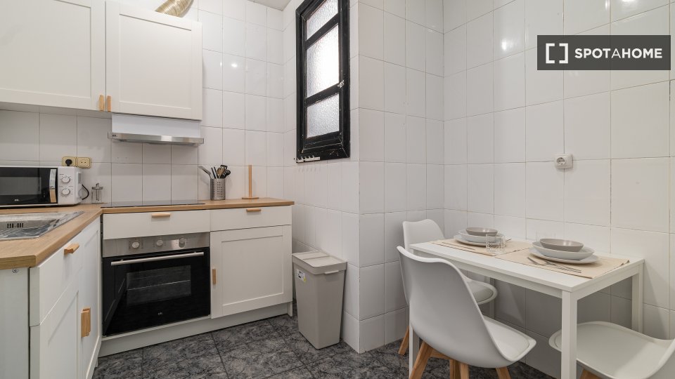 Double room Barcelona, 7 beds, 121m² — photo 11