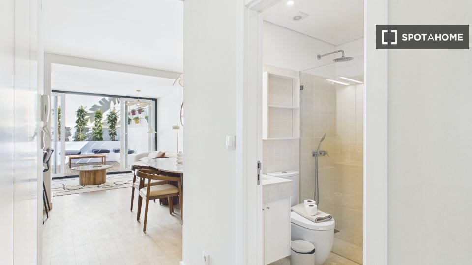 Apartment Lisbon, 2 beds, 62m² — photo 15