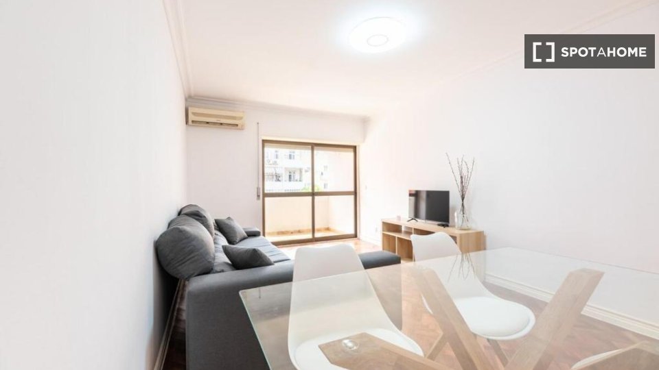 Apartment Lisbon, 2 beds, 90m² — photo 3