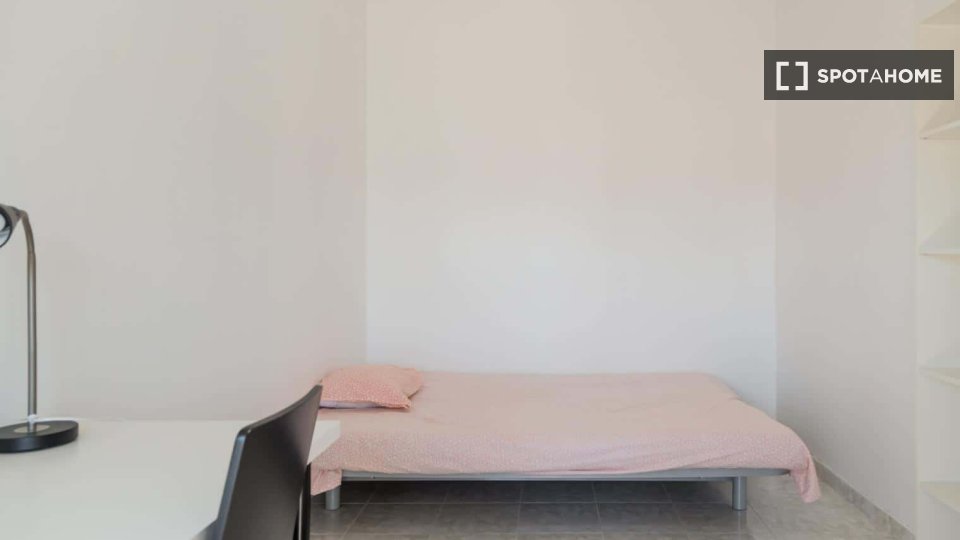 Double room Lisbon, 9 beds — photo 20