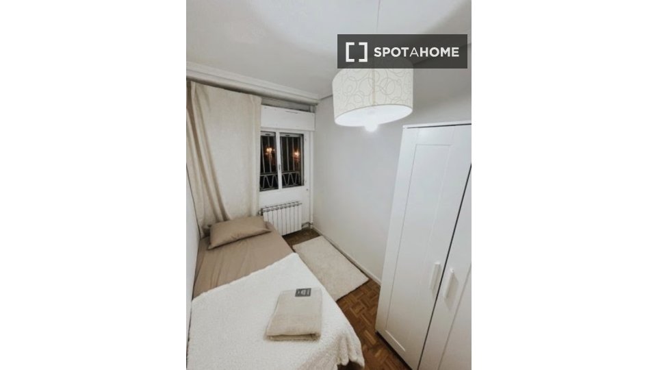 Double room Madrid, 4 beds, 60m² — photo 13