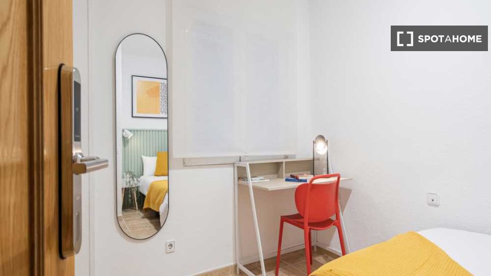 Double room Madrid, 4 beds — photo 23