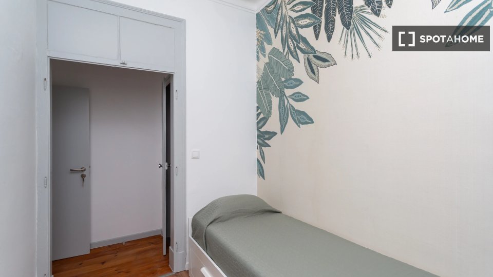 Double room Lisbon, 6 beds — photo 12
