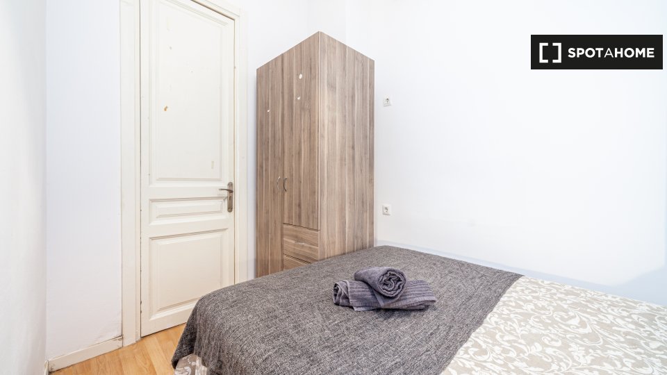 Double room Barcelona, 19 beds, 320m² — photo 2