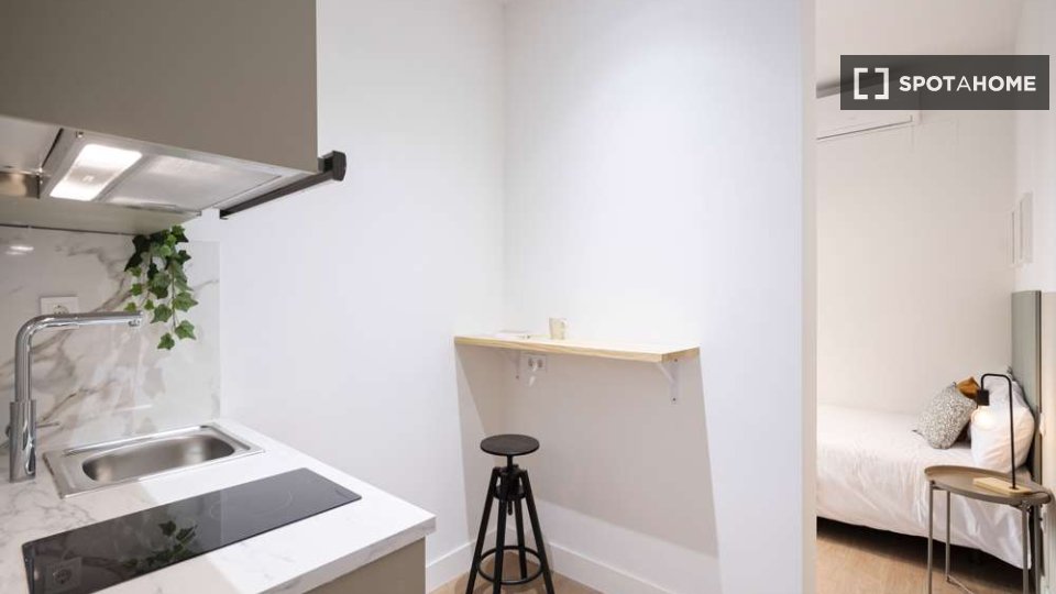 Double room Madrid, 16 beds — photo 11
