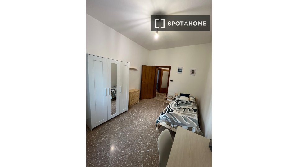 Double room Bologna, 3 beds, 130m² — photo 16