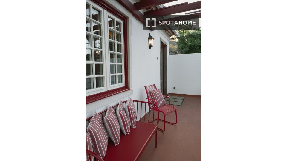 Apartment Lisbon, 2 beds, 85m² — photo 17