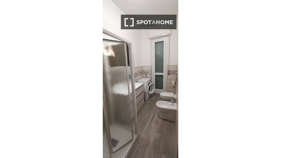 Double room Milan, 3 beds, 80m² — photo 3